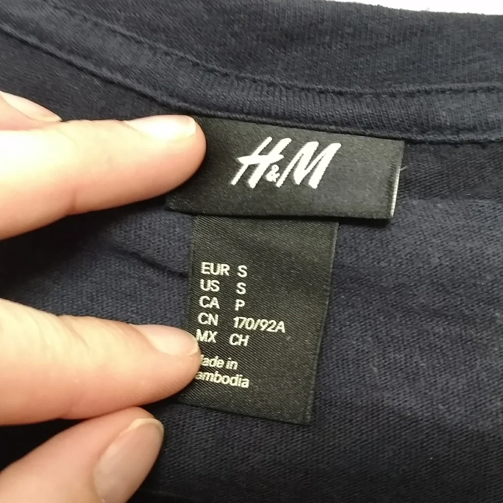 H&M Henley V Neck Short Sleeve Shirt - Picture 4 of 5